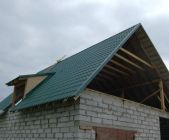 Крыша на строящемся доме.